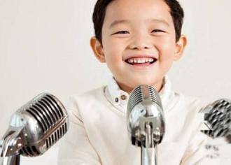 【知识分享】孩子学语言主持，这样找“镜头感”