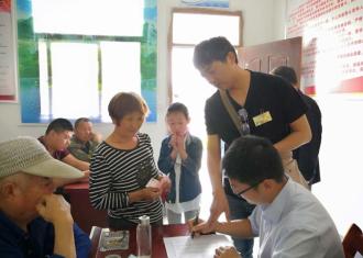 真情关爱暖人心　市气象局走访慰问贫困户