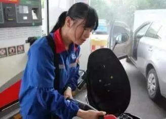 致敬每一位高温下坚守的“蓝精灵”