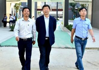 姜春良将军到钟吾初中开展国防教育讲座